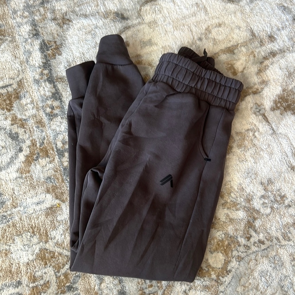 alphalete gray joggers